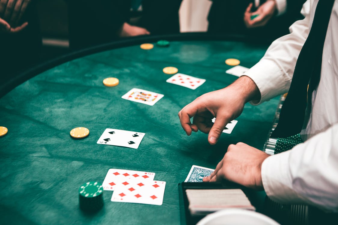  Four Hacks Which Will Put You on the Road to Being an Online Blackjack Pro