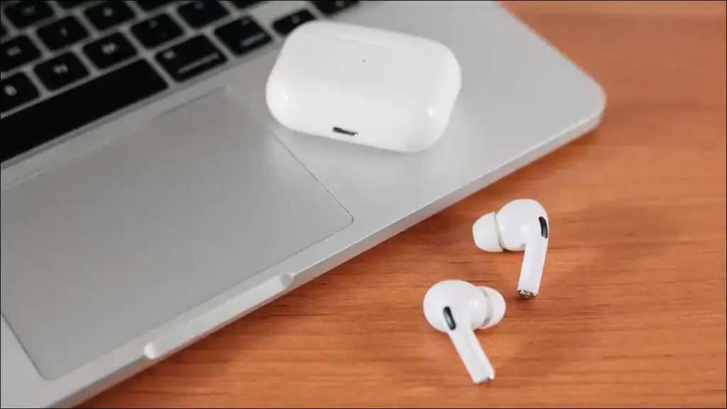 User-connecting-AirPods-and-AirPods-Pro-with-Mac