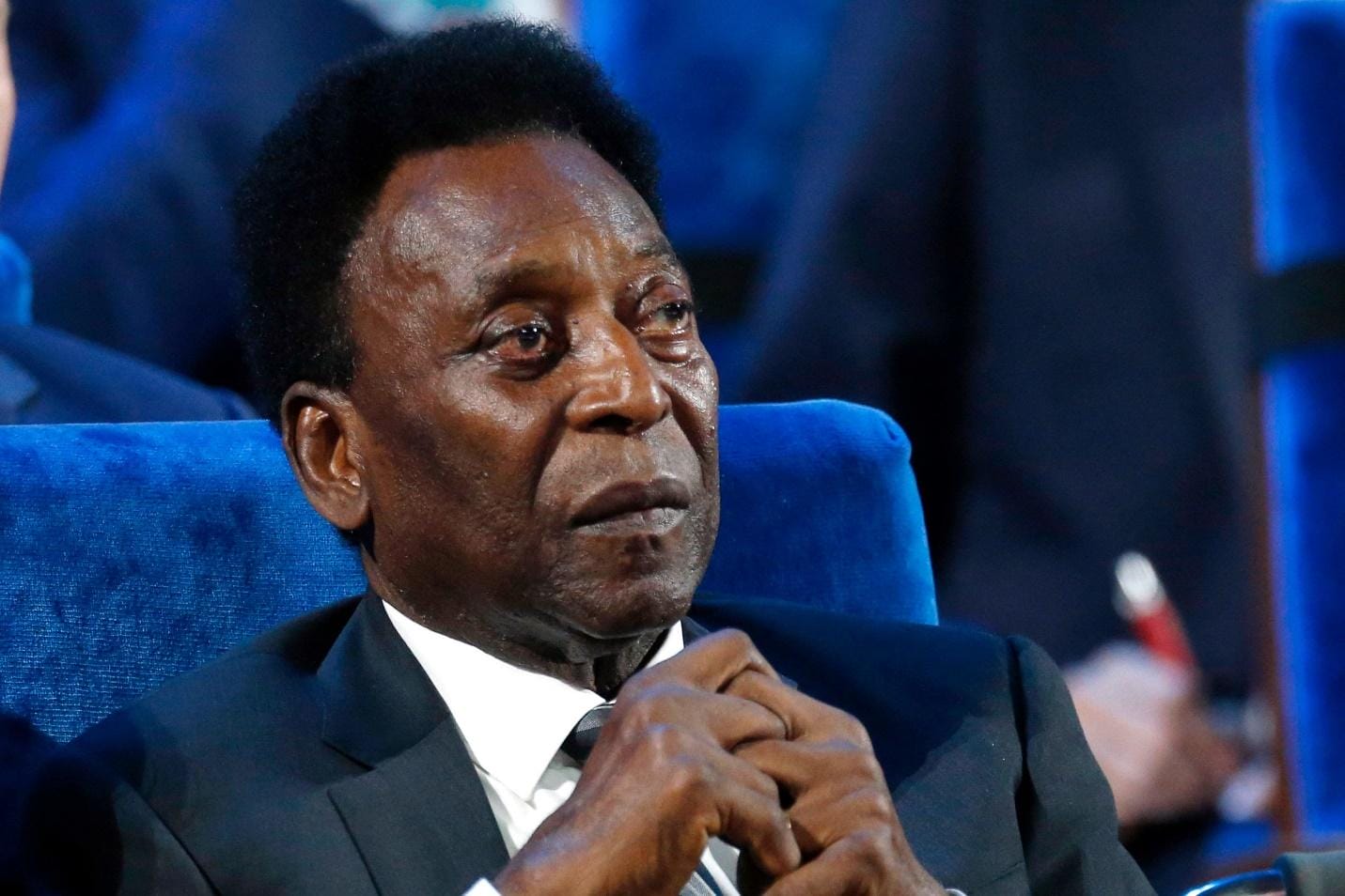 Pelé says he's 'strong' and 'with a lot of hope' in social media update | CNN