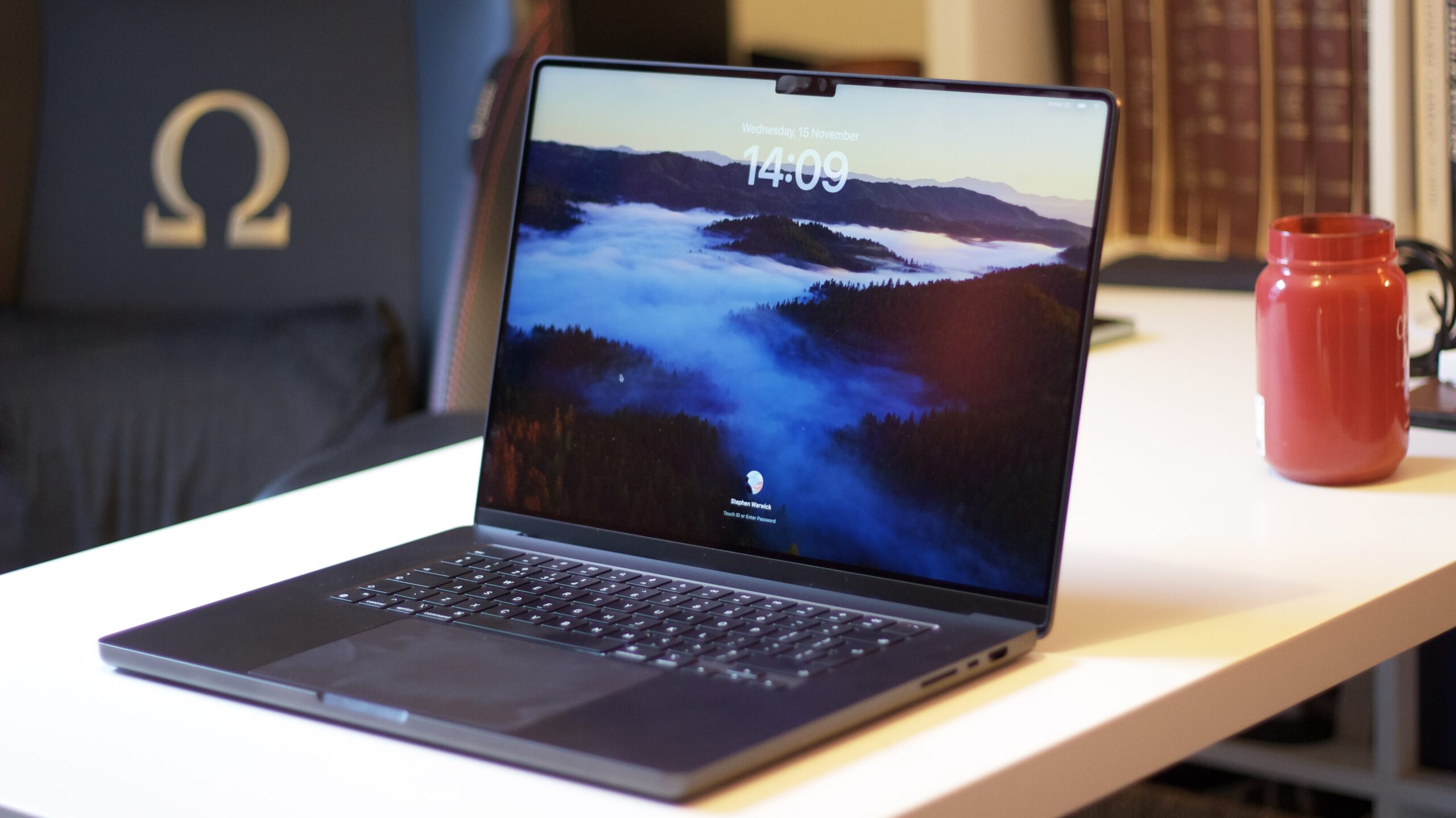 MacBook Air vs MacBook Pro: Pro starts $1599, Air $999 for portability